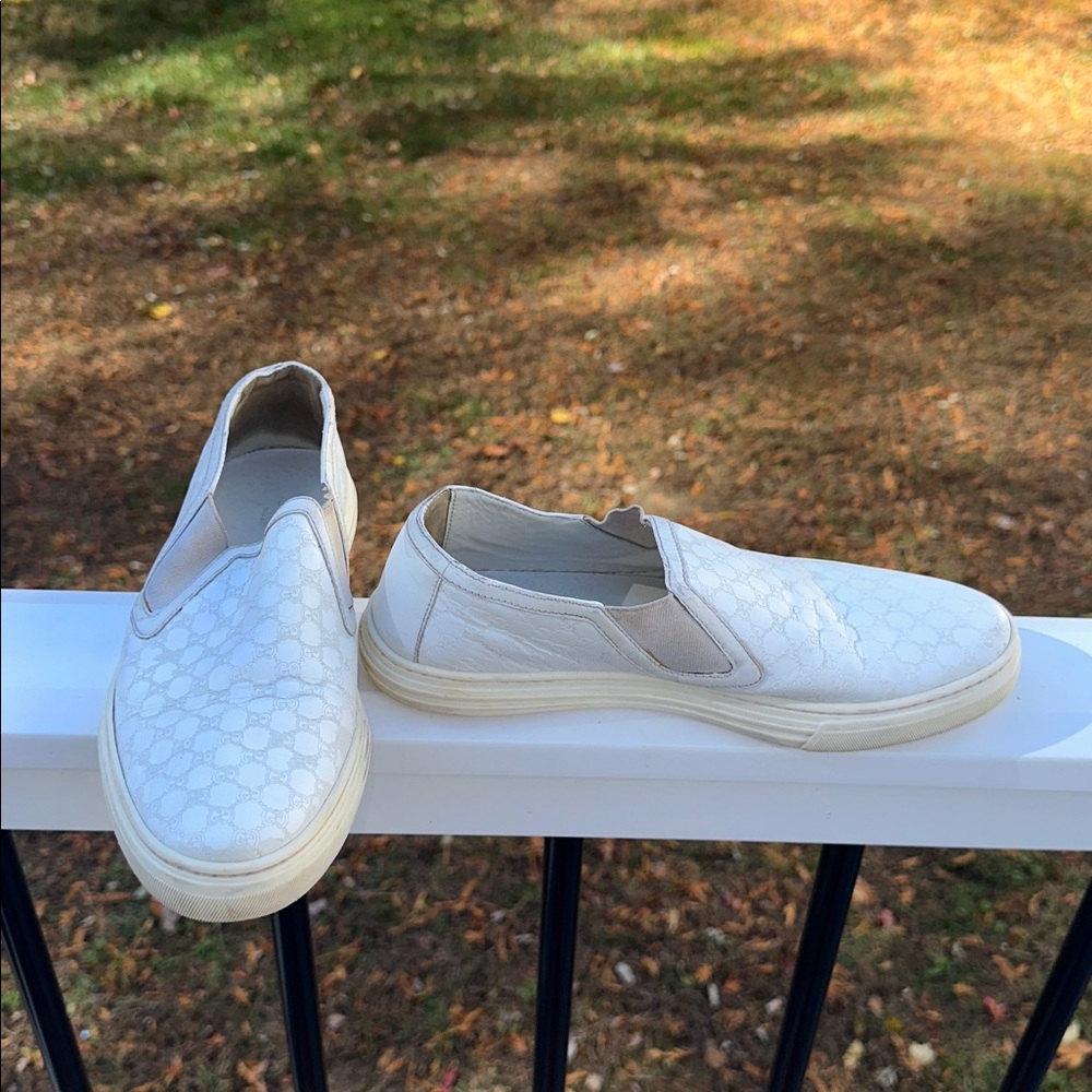 Gucci White Microguccissima Pattern Leather Sneakers w free  Gucci wristlet - Picture 4 of 16